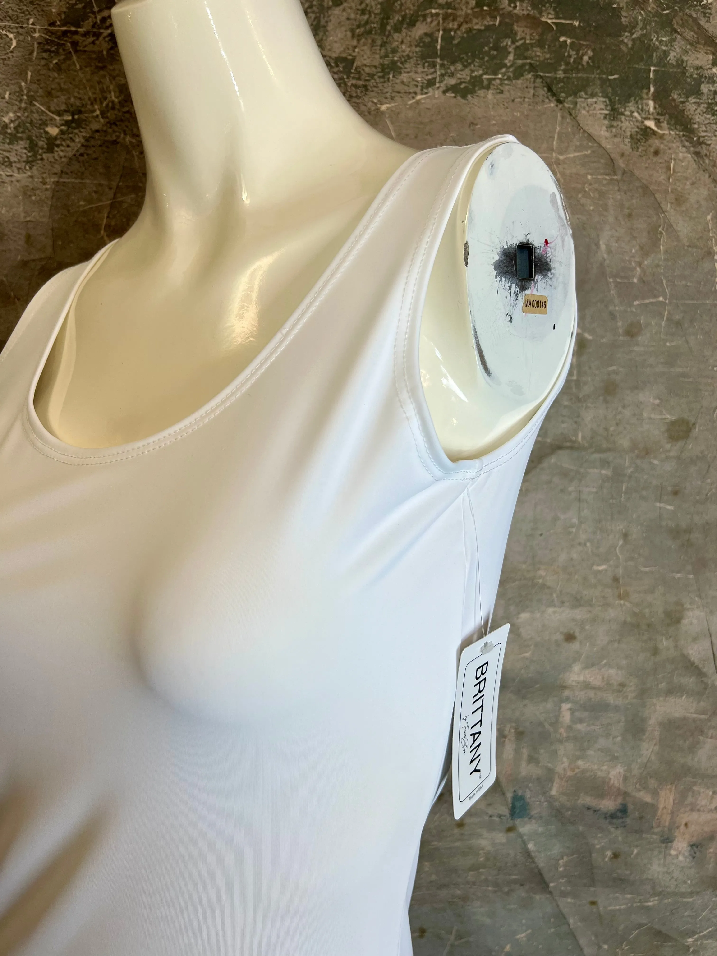 1704 Multi Neck Shell Tank-White