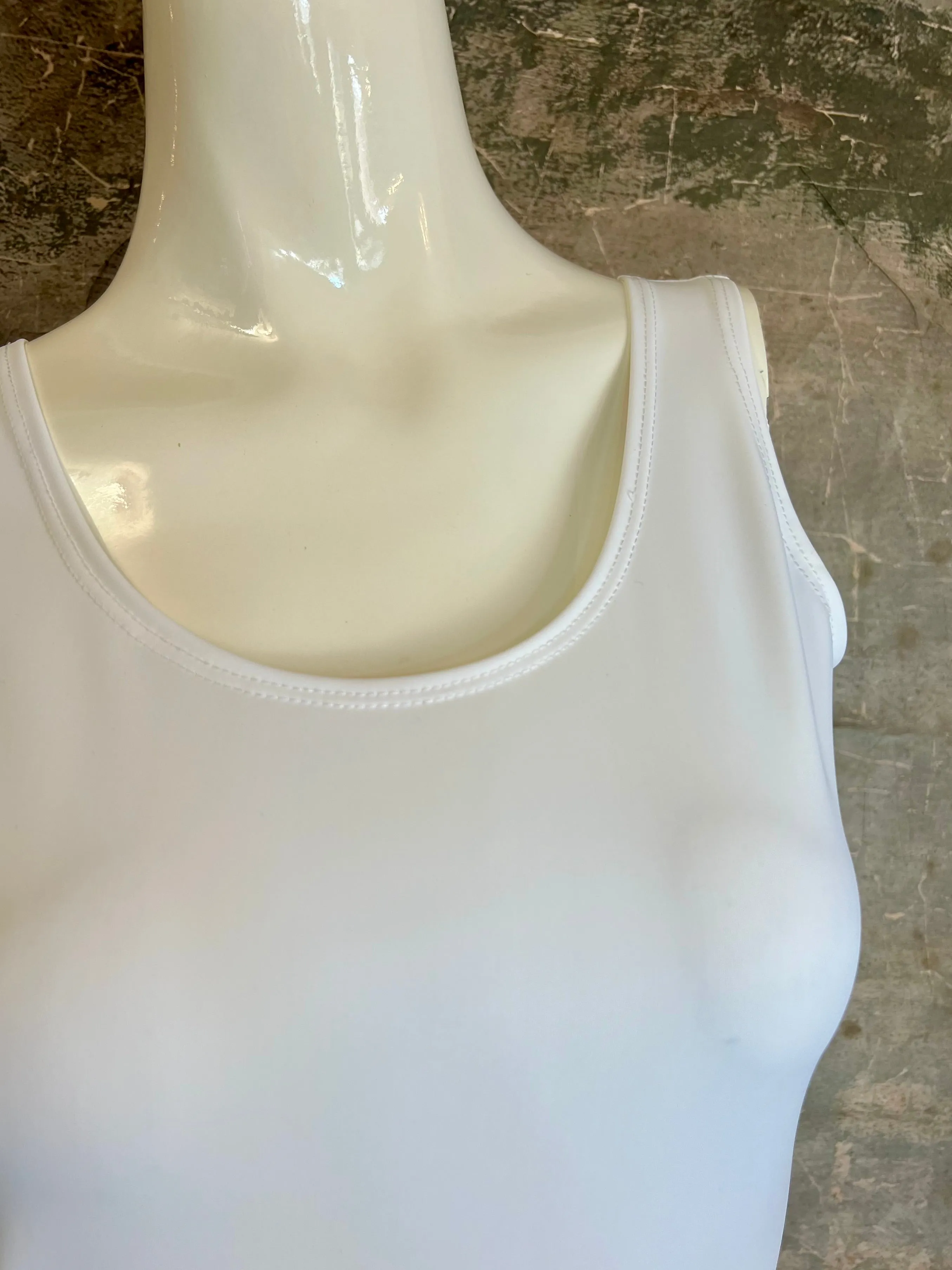 1704 Multi Neck Shell Tank-White
